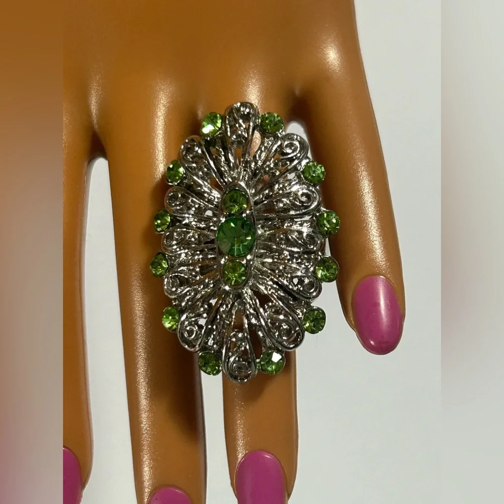 Radiant Emerald‎ Green Crystal Cocktail Ring - Vintage Filigree Design